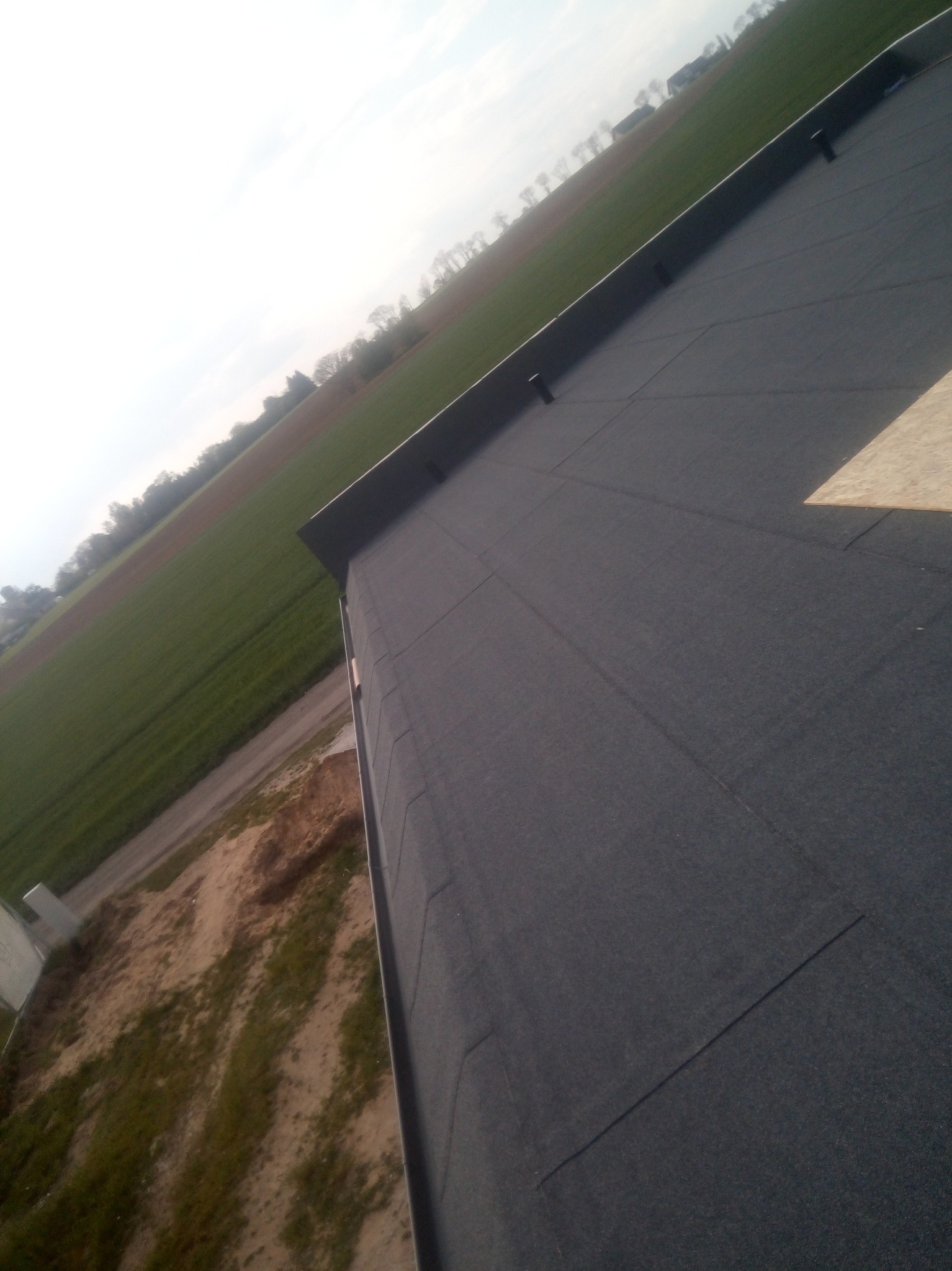 Układanie styropapy i papy