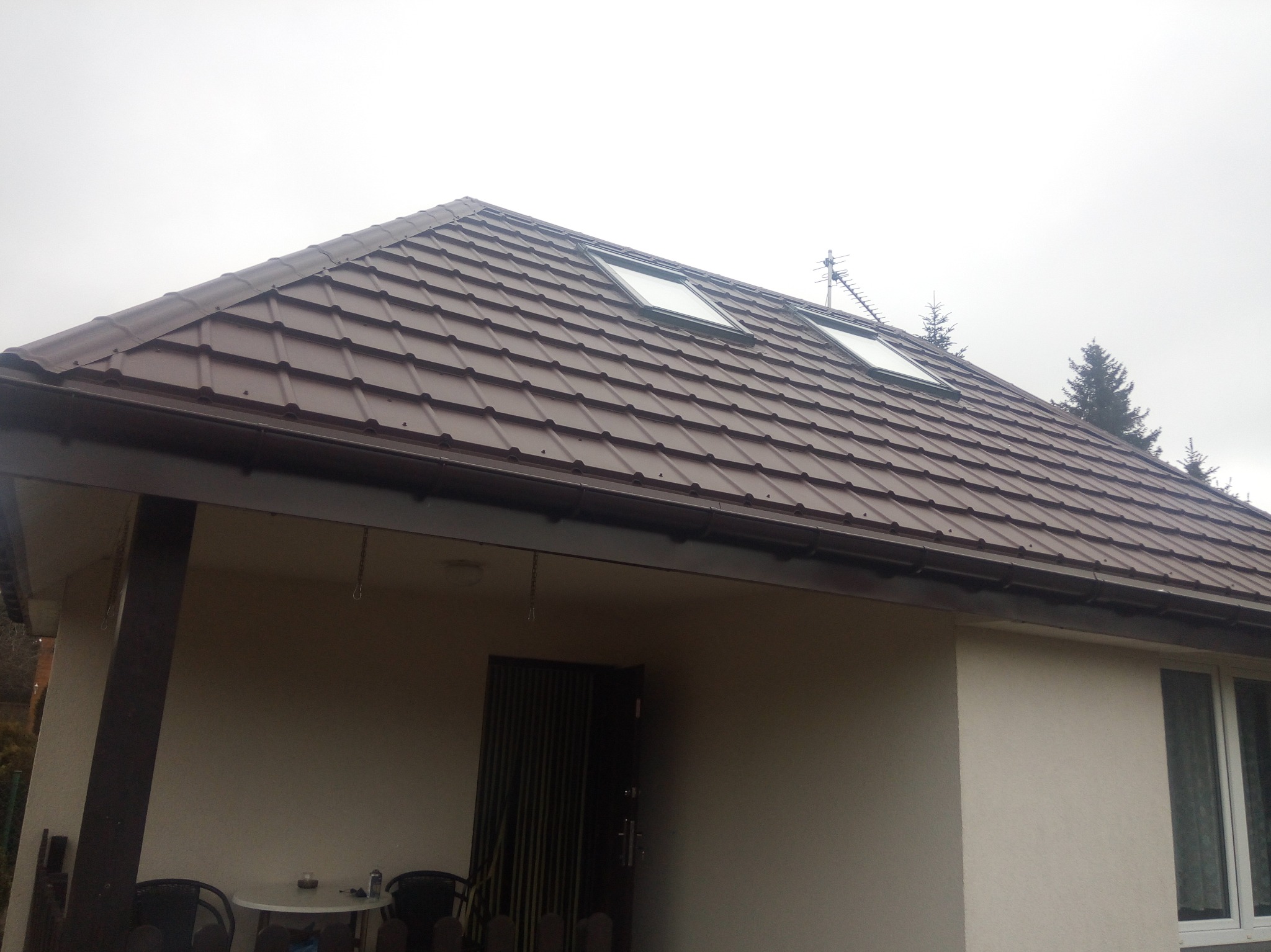 Montaż blachodachówki i rynien