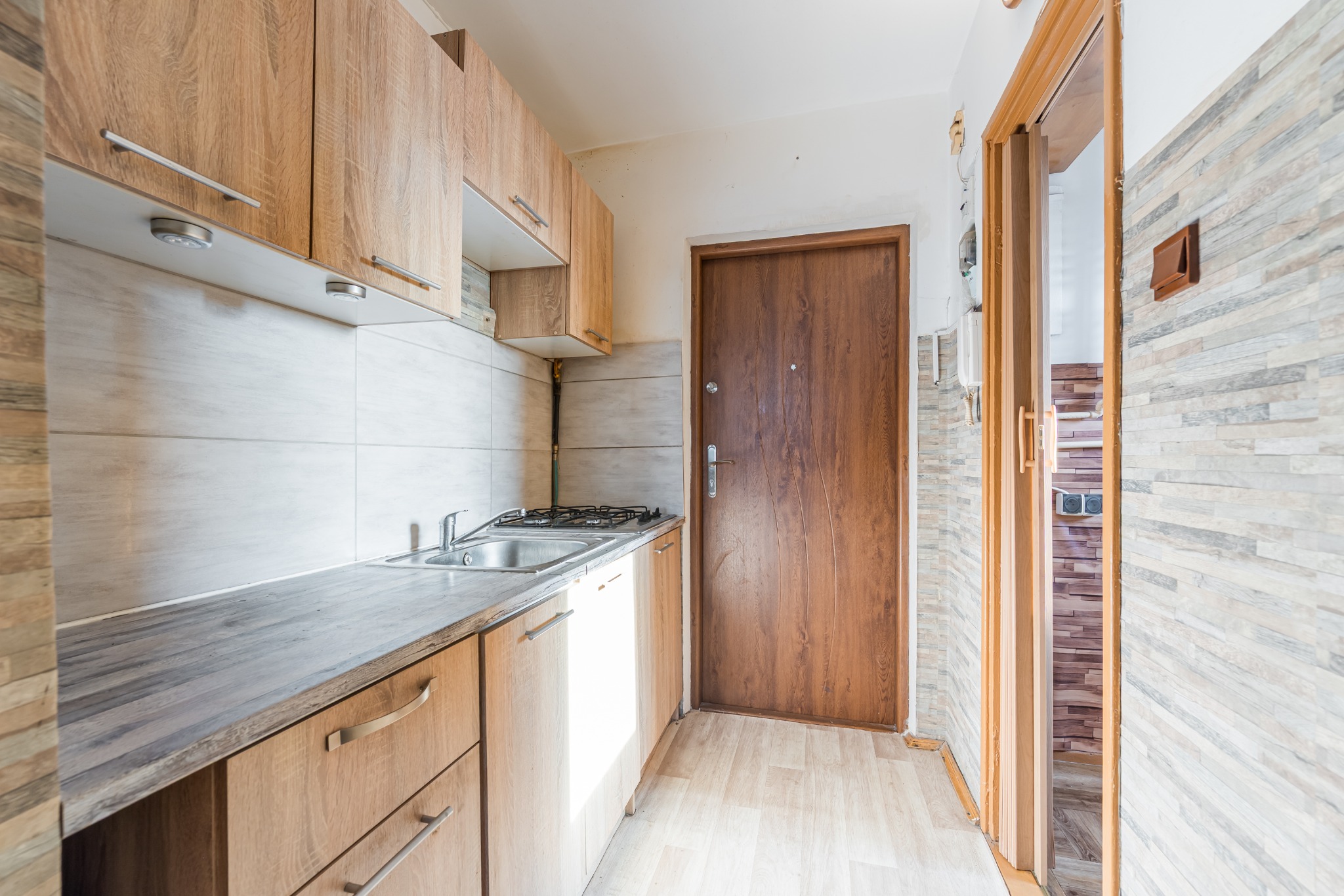 Aktualnie w mojej ofercie: kawalerka do własnej aranżacji 24.70 m kw. na warszawskiej Woli.