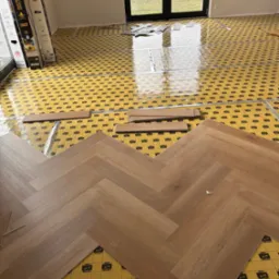 Jodelka metamorphoza winyl i podkład arbitron na ogrzewanie podłogowe