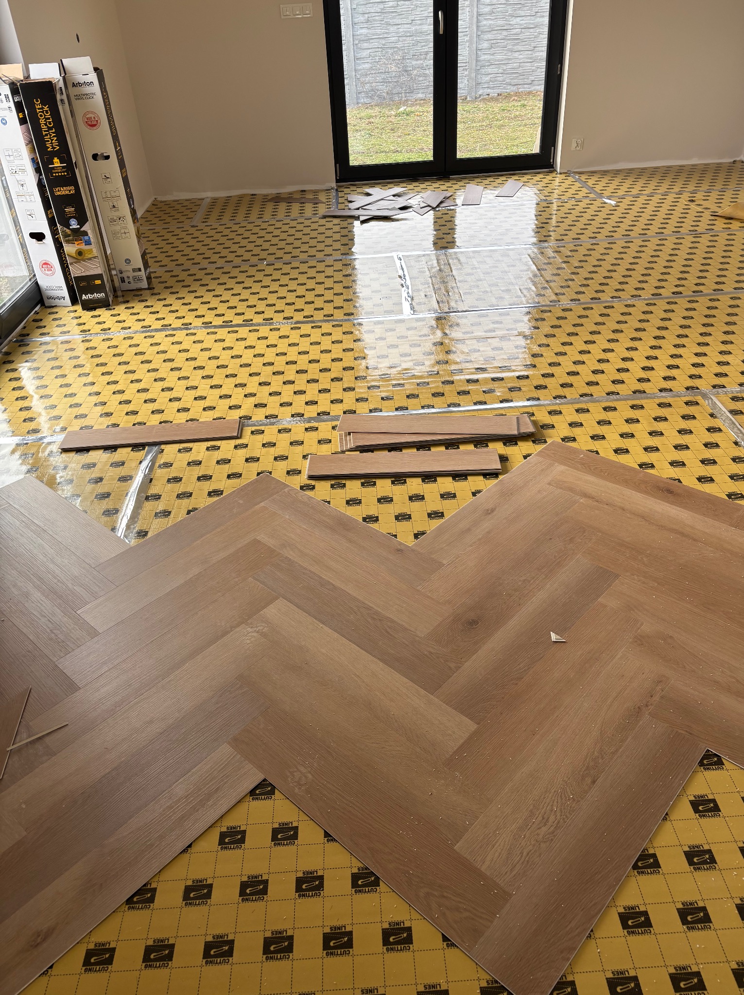 Jodelka metamorphoza winyl i podkład arbitron na ogrzewanie podłogowe