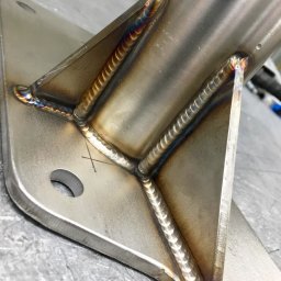 elementy masyzyn i urządzeń ze stali nierdzewnej