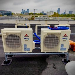 NEROM Sp. z o.o. - Montaż agregatów Mitsubishi na dedykowanych wspornikach