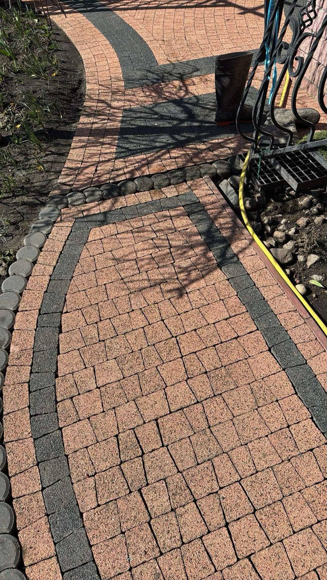 Mycie kostki przed i po umyciu