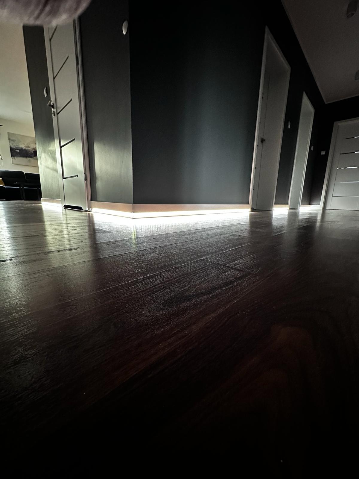 Montaż podświetlenia LED, działający na czujkę ruchu