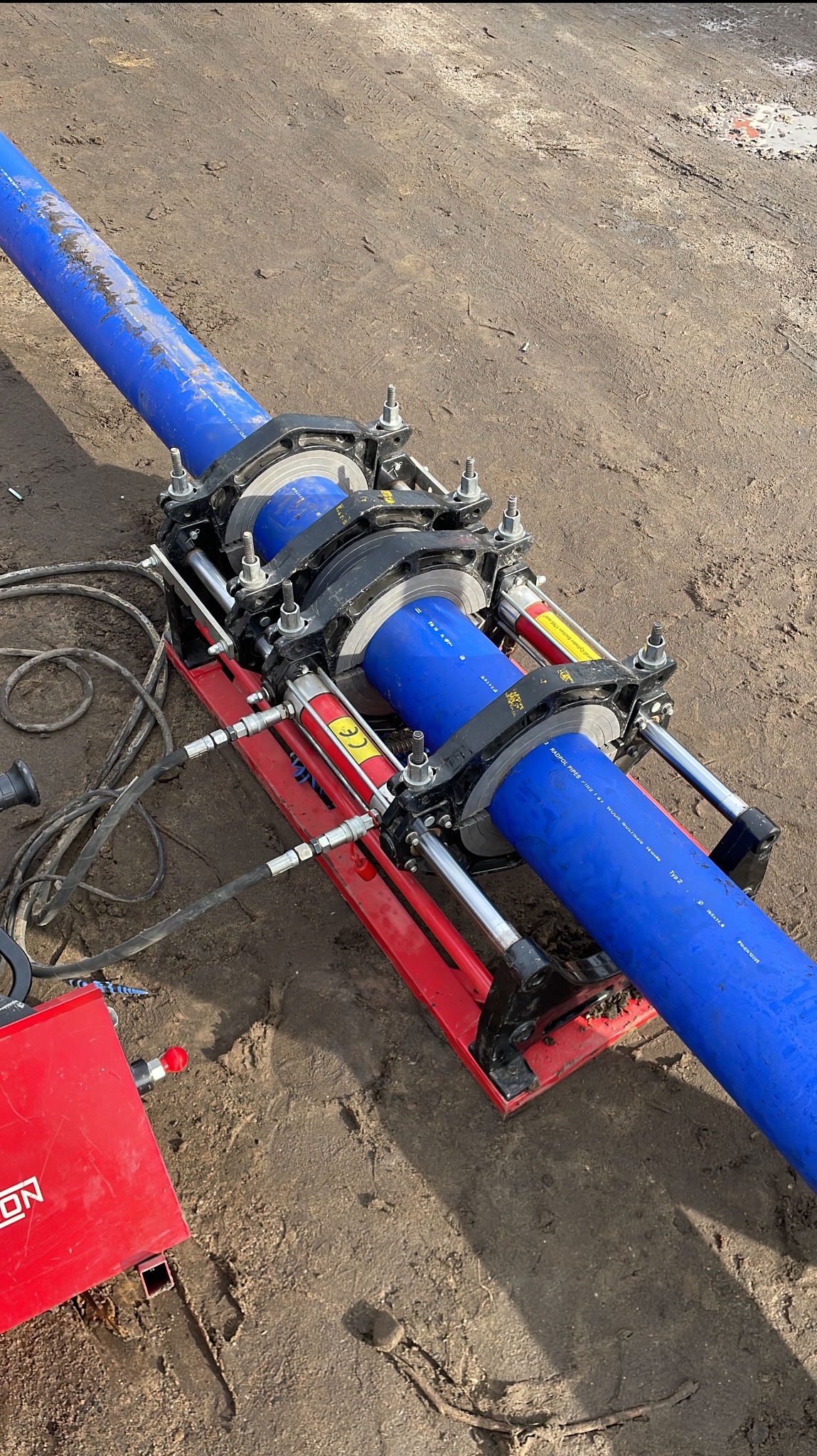 Jedna z realizacji zgrzewania rur doczołowo