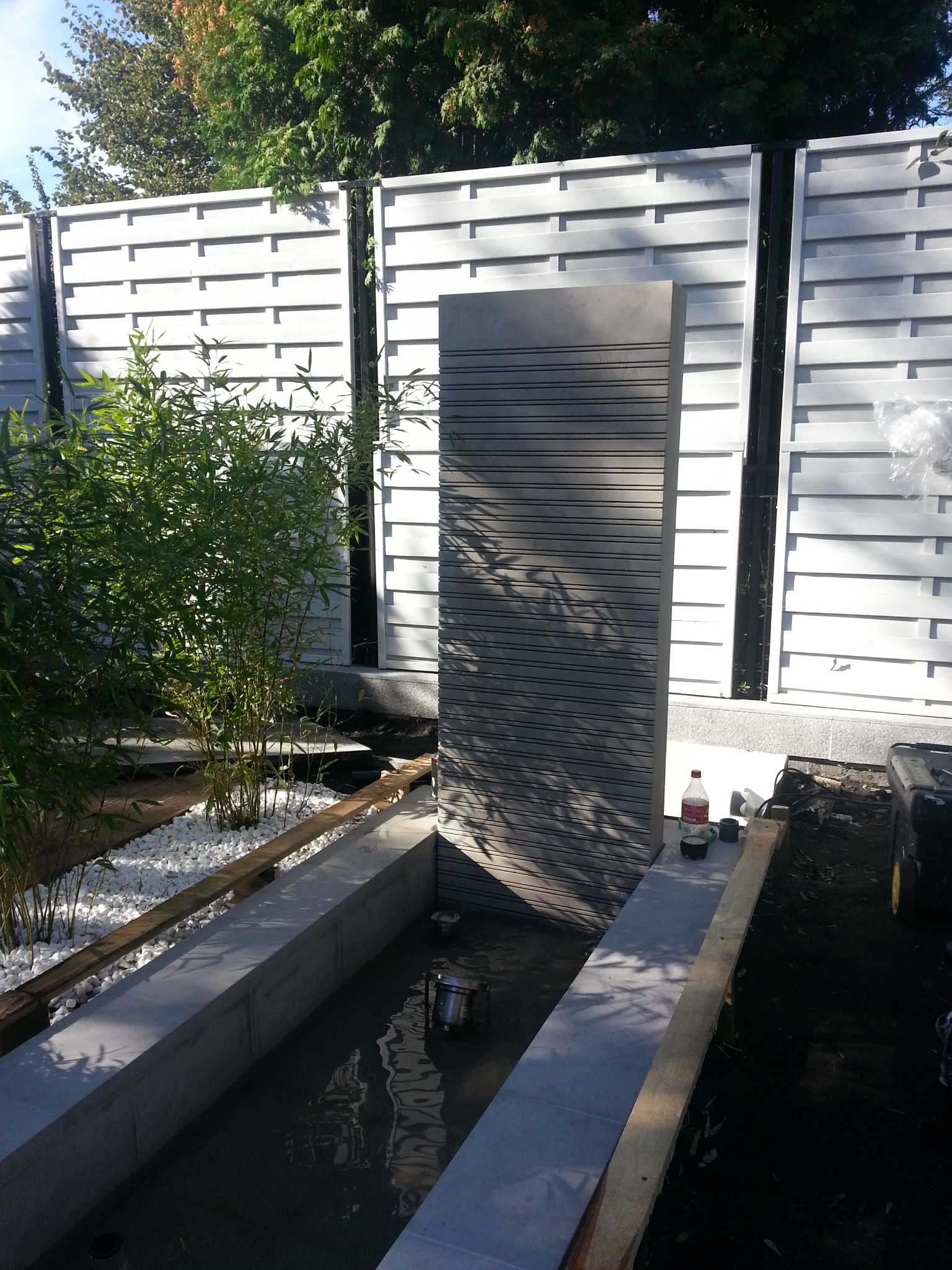 Element wodny z szarego piaskowca, Warszawa Mokotów