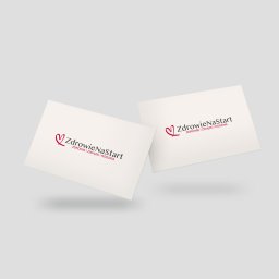 Agencja Interaktywna Digitly - Dwie wizytówki z logo 'ZdrowieNaStart' i hasłem 'Zdrowie i związki i rodzina' na jasnoszarym tle, delikatne cienie sugerują unoszenie się wizytówek.