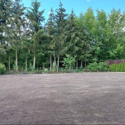 Karolina Kaszycka Zazieleni.one - Niwelacja warstwy wegetacyjnej pod zasiew trawy