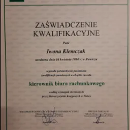 Skan zaświadczenia kwalifikacyjnego Stowarzyszenia Księgowych w Polsce dla Iwony Klemczak, kierownika biura rachunkowego, wydanego w Warszawie w 2022 roku.