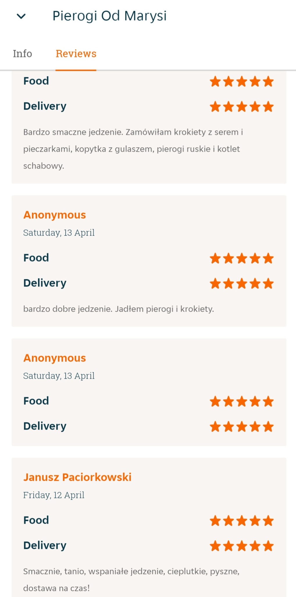 Opinie klientów o restauracji Pierogi Od Marysi, z ocenami na pięć gwiazdek za jedzenie i dostawę, zawierające opisy zamówionych dań takich jak krokiety z serem i pieczarkami, kopytka z gulaszem...