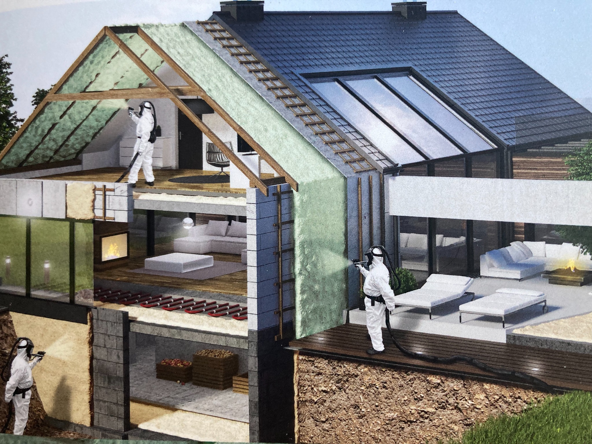 Przekrój domu w trakcie ocieplania: pracownicy w kombinezonach aplikują izolację piankową na poddaszu, ścianach i fundamentach. Widoczne przekroje pomieszczeń i warstwy izolacyjne.