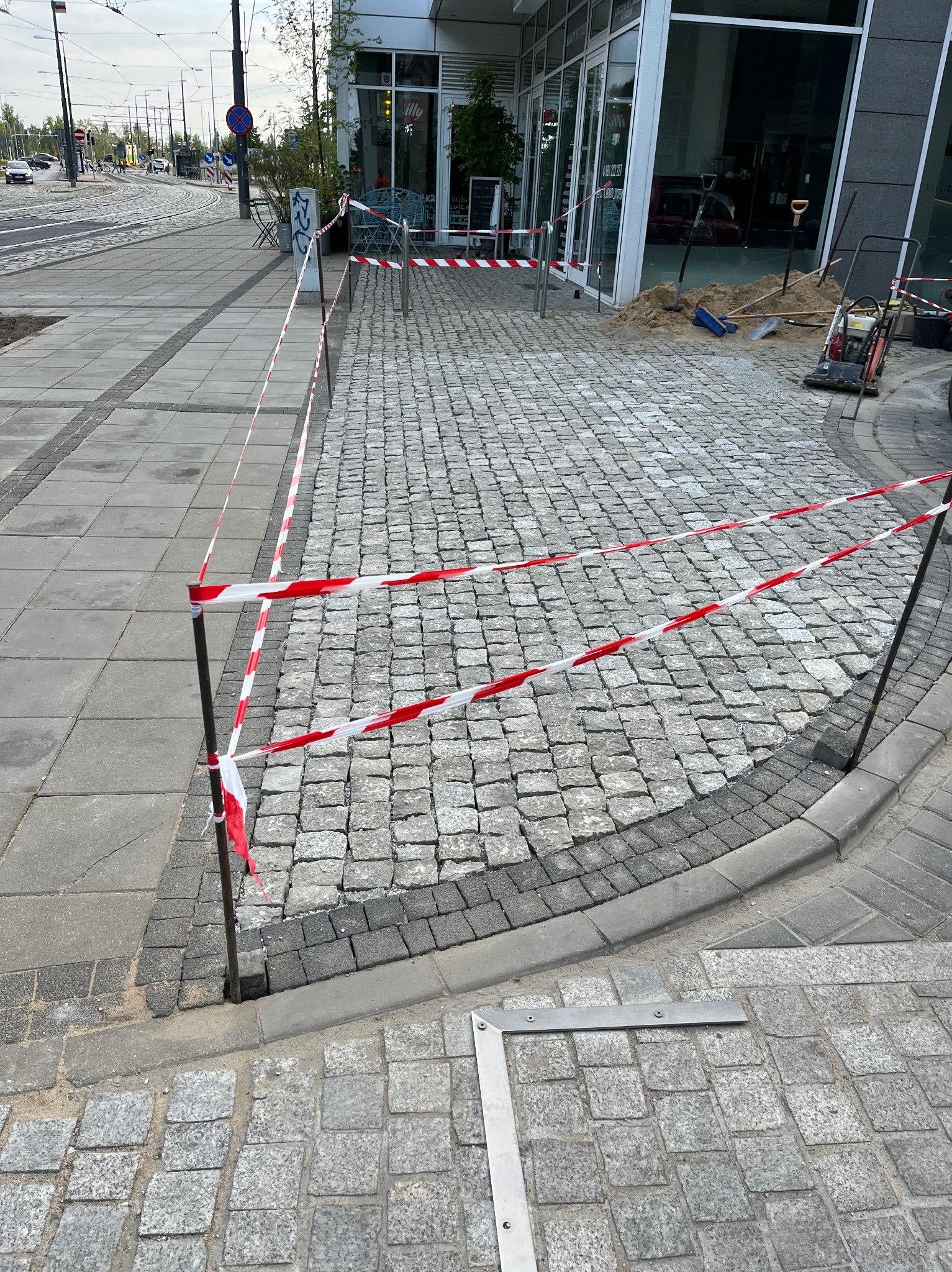 Odtworzenie nawierzchni granitowej w centrum Poznania