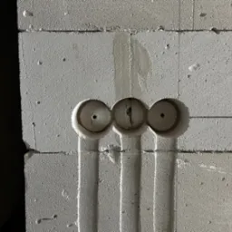 Wykonanie bruzd pod każde gniazdko/ włącznik.