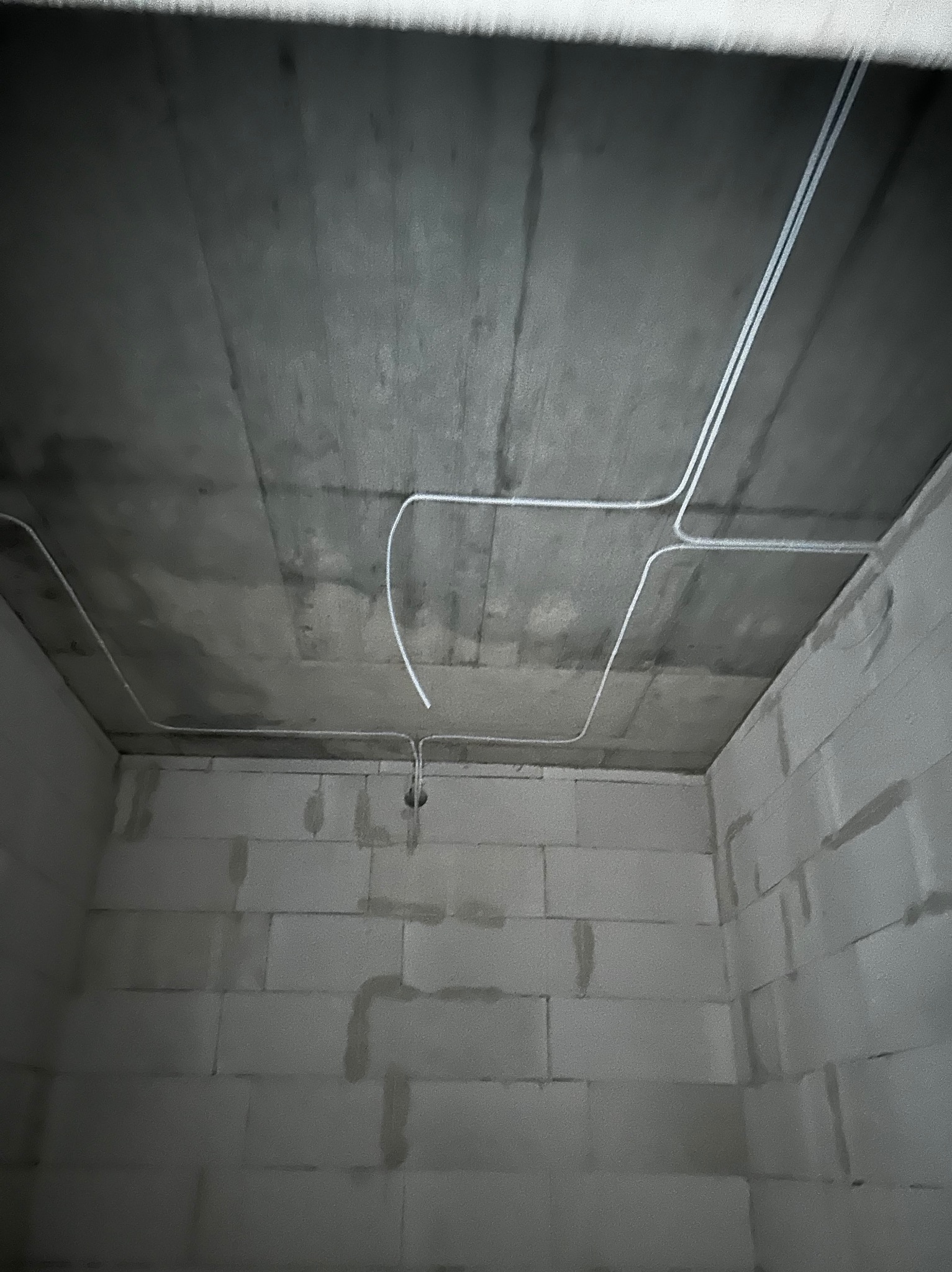 Wykonanie oświetlenia górnego według projektu .