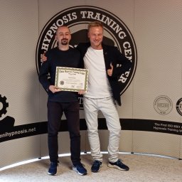 Uzyskanie certyfikacji OMNI Hypnosis Training Center