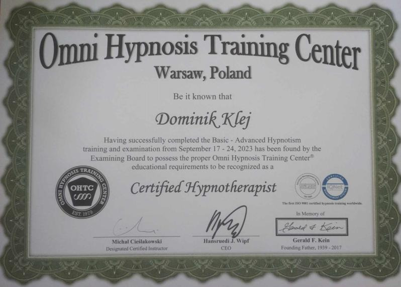 Certyfikat ukończenia kursu Omni Hypnosis Training Center w Warszawie, potwierdzający kwalifikacje Dominika Kleja jako certyfikowanego hipnoterapeuty, z podpisami instruktorów i datą ważności do 24...
