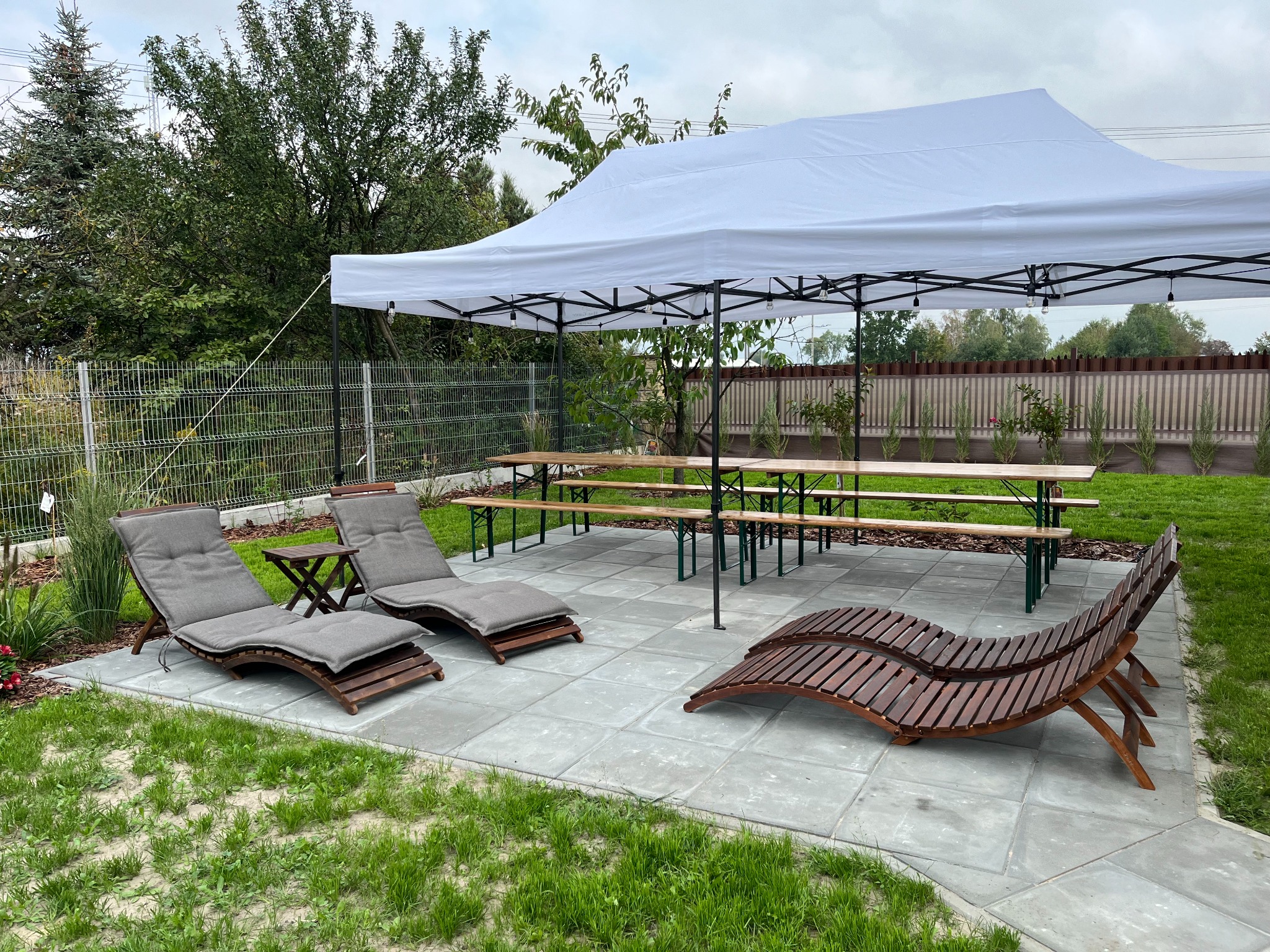 Leżak leżaki ogrodowy drewniany składany z drewna olcha 2 sztuki + stolik