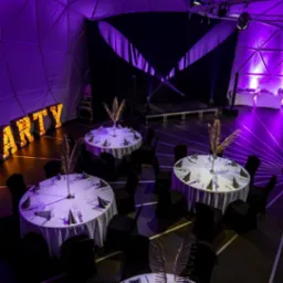 Duża przestrzeń na eventy firmowe