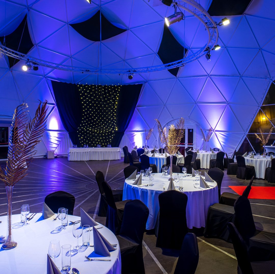 duża przestrzeń na eventy okolicznościowe