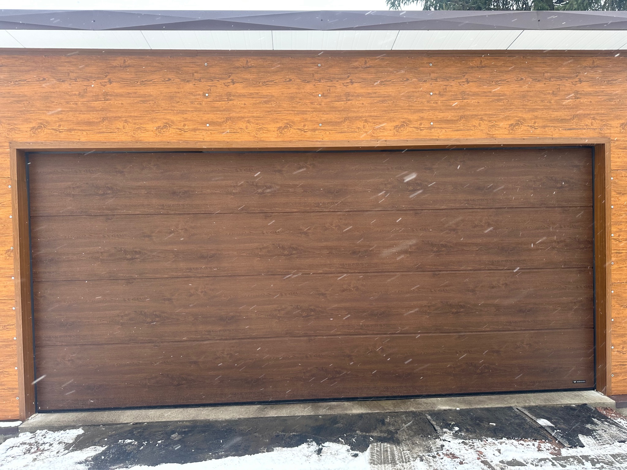 Brama segmentowa wiśniowski