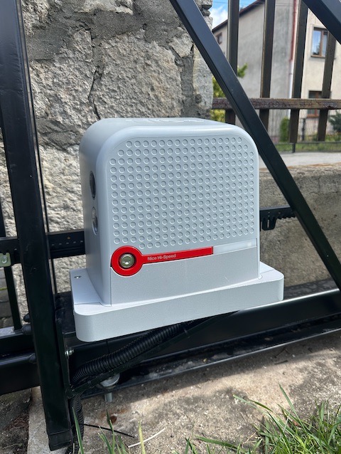 Nice `Robus Hi-Speed do bramy przesuwnej