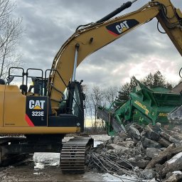 koparka gąsienicowa z nożycami do betonu 