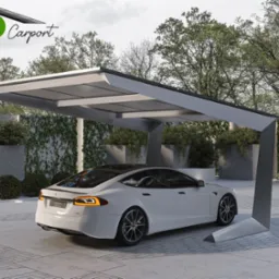 Nowoczesna wiata garażowa z panelami, osłaniająca biały samochód elektryczny Tesla Model S, na tle zieleni w betonowych donicach.