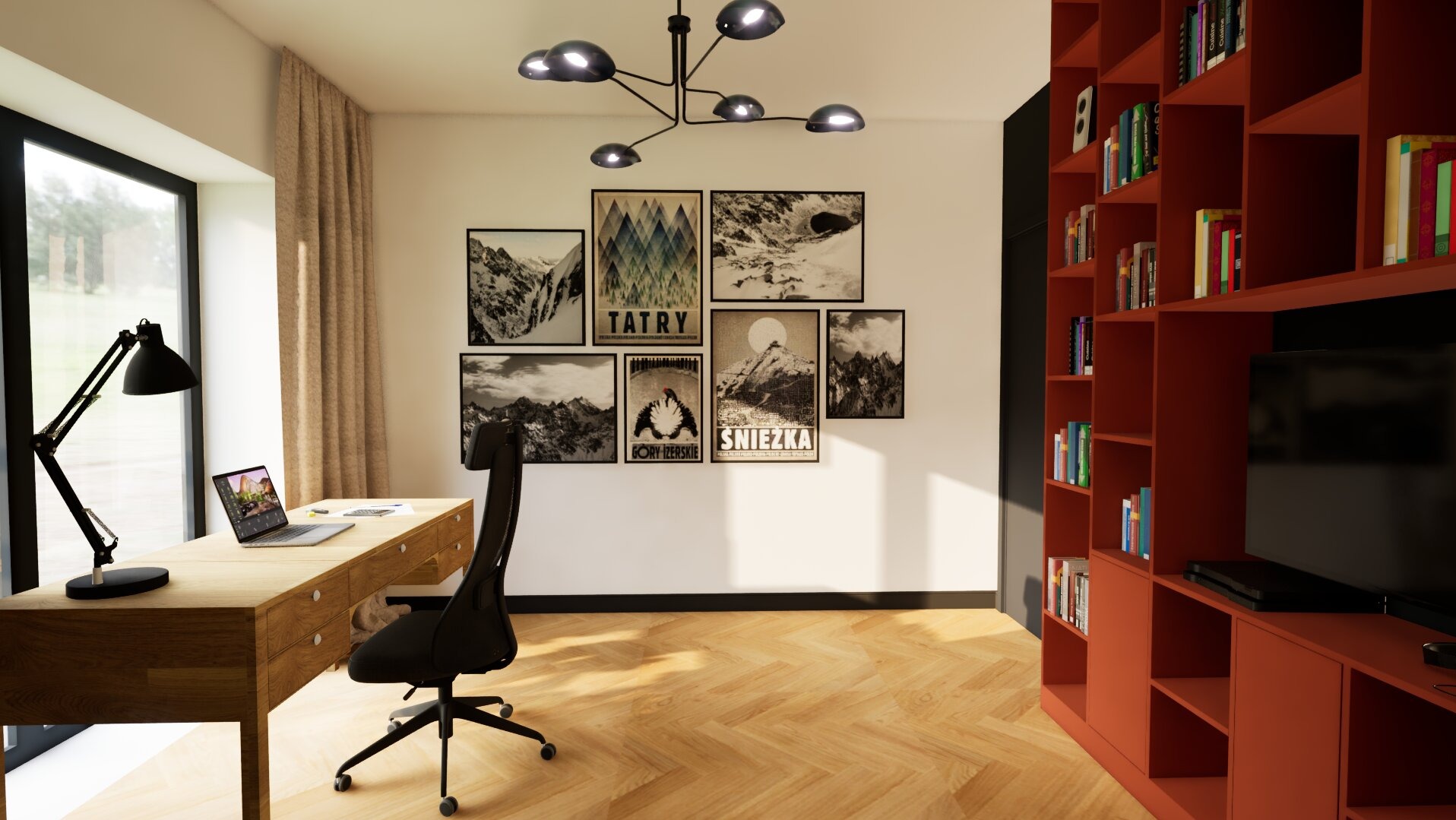 Jasny pokój do pracy z biurkiem z drewna, czarną lampką i laptopem, na ścianie grafiki z motywem górskim, na podłodze parkiet w jodełkę, pomarańczowy regał z książkami w tle.