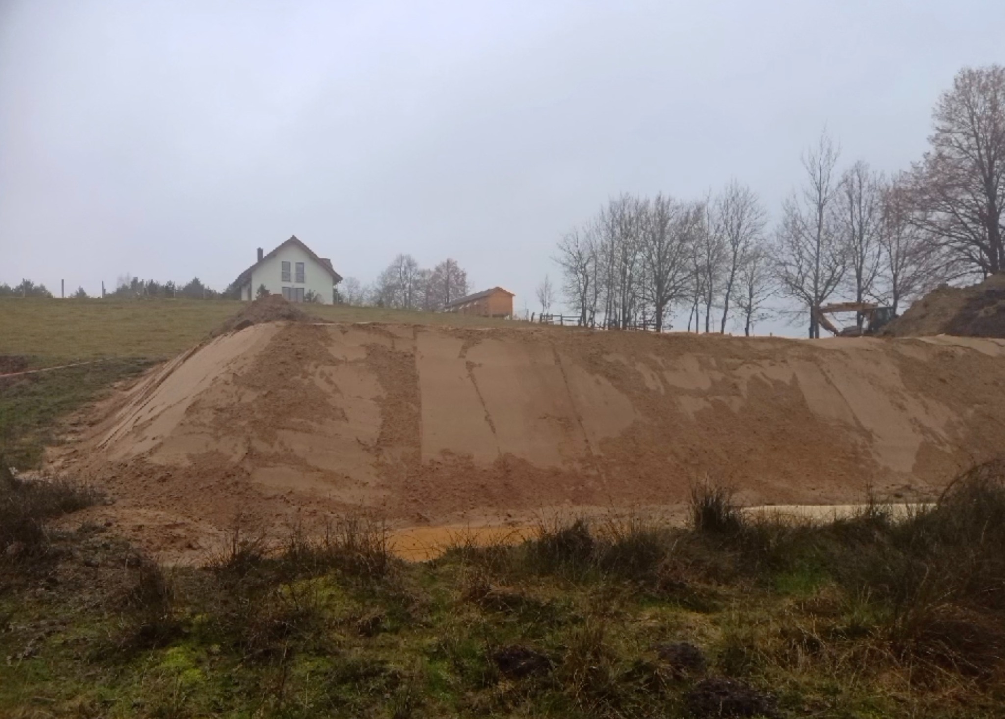 Podnoszenie terenu, skarpowanie, niwelacja