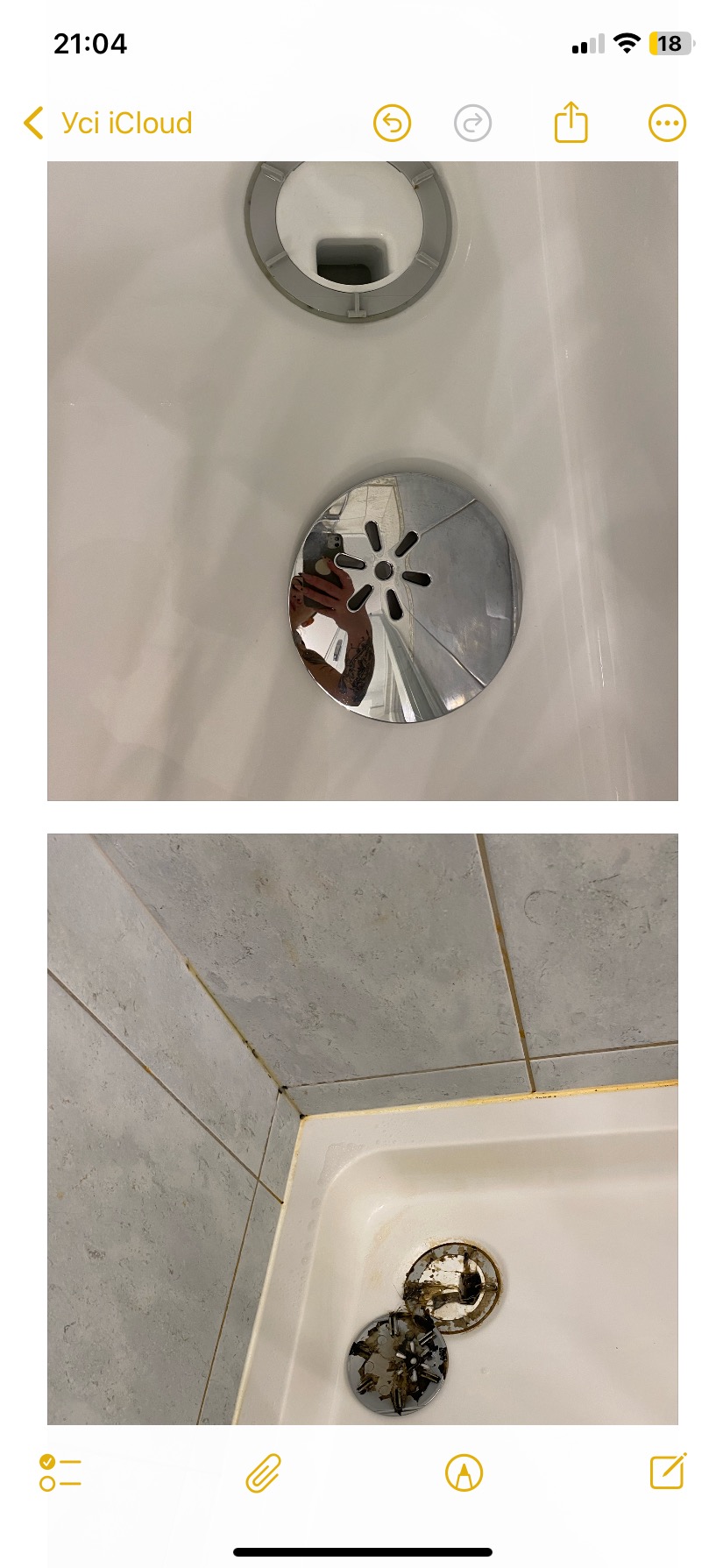 Zanieczyszczony odpływ prysznicowy z widocznymi włosami i osadami, oraz czysty odpływ w górnej części kabiny prysznicowej, przed i po czyszczeniu.