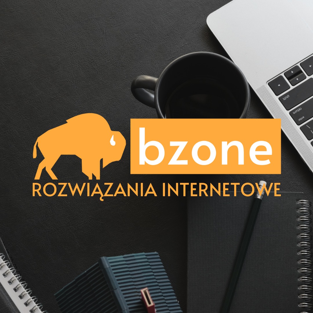 Logo firmy bzone z motywem bizona i napisem 'Rozwiązania Internetowe' na czarnym tle z elementami biurowymi: laptop, kubek, notatnik i ołówek.