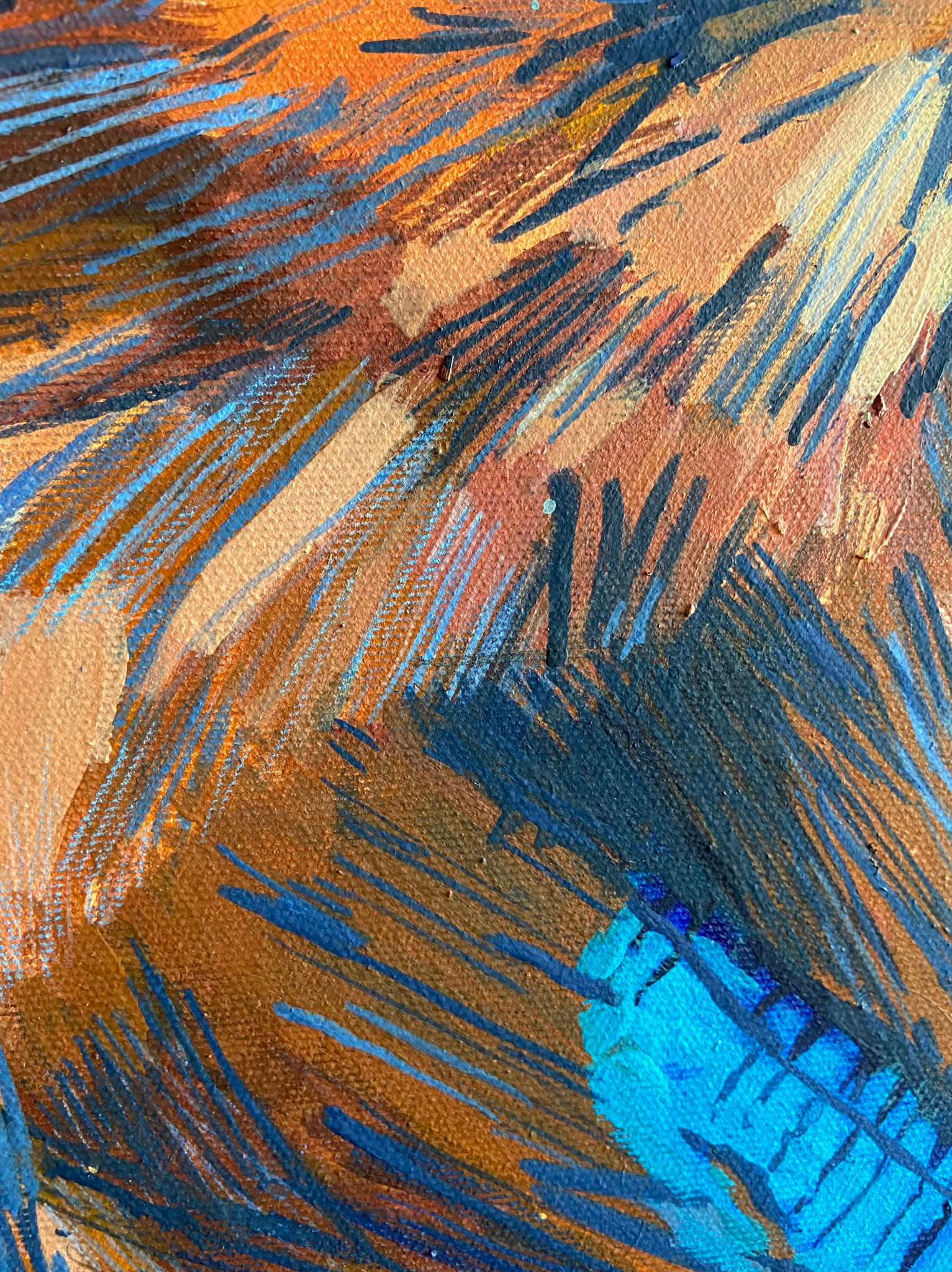 Abstrakcyjne malarstwo akrylowe z ekspresyjnymi pociągnięciami pędzla w odcieniach brązu, pomarańczy i błękitu na płótnie o wyraźnej fakturze.