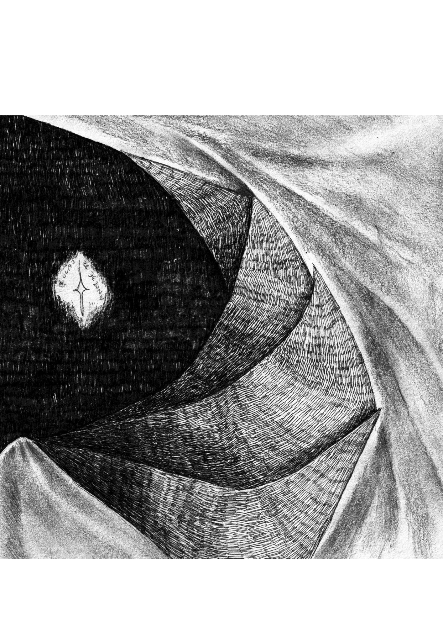 Czarno-biały rysunek przedstawiający abstrakcyjną kompozycję z elementami przypominającymi fałdy materiału i centralnym punktem świetlnym z delikatnym napisem.