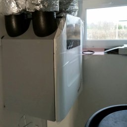 Montaż systemu rekuperacji z instalacją kanałów i rozdzielaczy – czyste, precyzyjne wykonanie oraz pełna regulacja przepływów w standardzie Handli.pl.