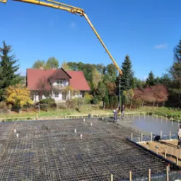 Otrębusy, ul. Komorowska. Płyta fundam