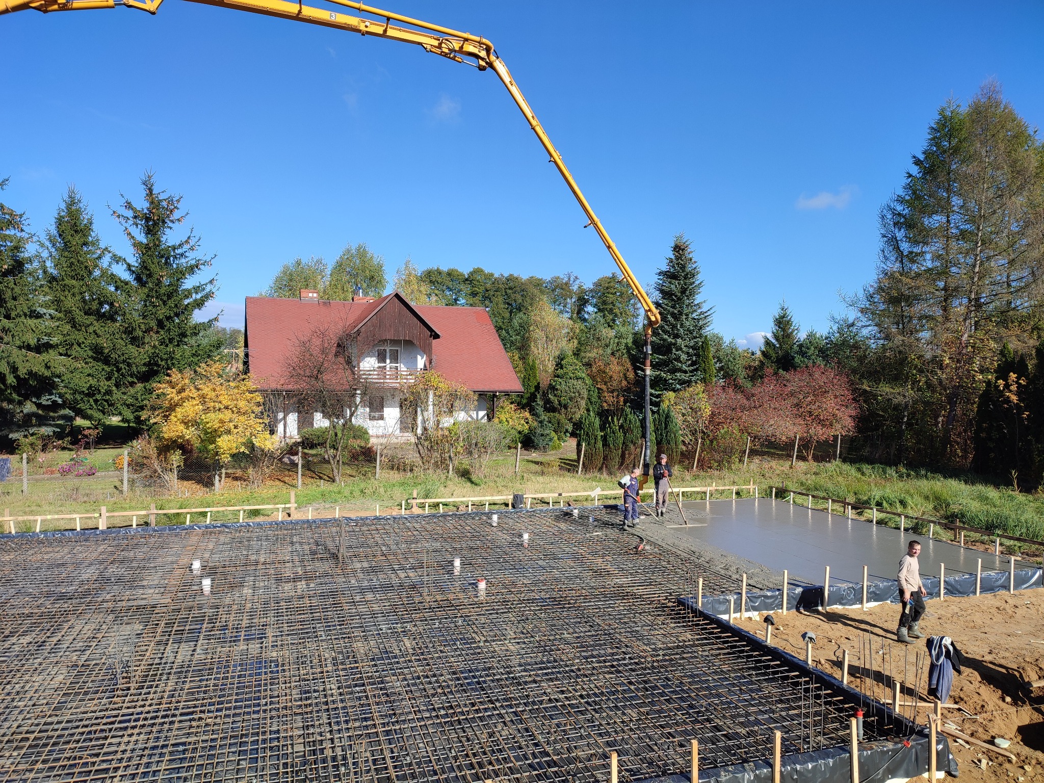 Otrębusy, ul. Komorowska. Płyta fundam