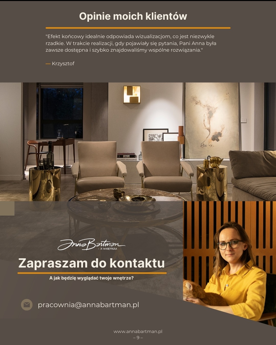 Eleganckie wnętrze z beżowymi fotelami i złotymi stolikami, oświetlone lampą ścienną. Na pierwszym planie stolik kawowy. W tle opinia klienta i zaproszenie do kontaktu.