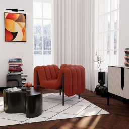 WICZ Interiors design - Nowoczesny salon z zielonym i pomarańczowym fotelem, czarnym stolikiem kawowym i komodą. Za oknem zimowy krajobraz. Minimalistyczny design z akcentami kolorystycznymi.