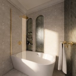 WICZ Interiors design - Nowoczesna łazienka z białą wanną, złotą armaturą i wnękami z półkami. Ściany wykończone płytkami w jodełkę. Minimalistyczny design z akcentami złota.