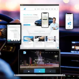 Responsywna strona internetowa firmy transportowej wyświetlana na laptopie, tablecie i smartfonach, umieszczona wewnątrz samochodu, prezentująca ofertę dla kierowców z mapą i informacjami...