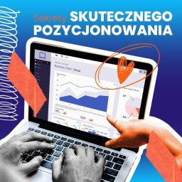 ZACZNIJ ONLINE Filip Chochulski - Laptop z wyświetlonym wykresem biznesowym i hasłem 'Sekrety skutecznego pozycjonowania', dłonie na klawiaturze, pomarańczowy filtr graficzny.