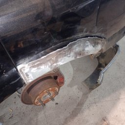 Brak na rynku reperaturek nadkola do samochodu, zrobiona samodzielnie.