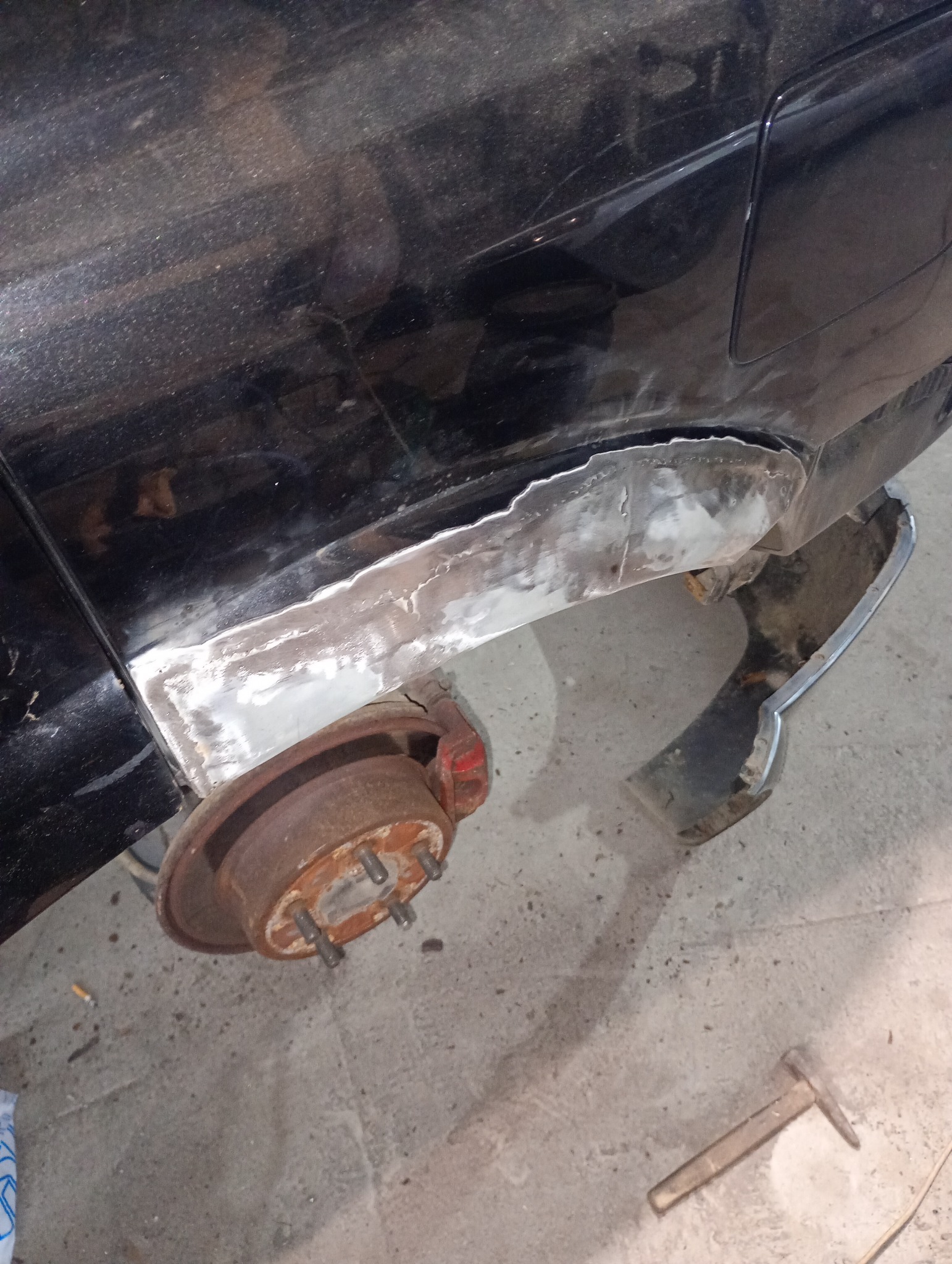 Brak na rynku reperaturek nadkola do samochodu, zrobiona samodzielnie.