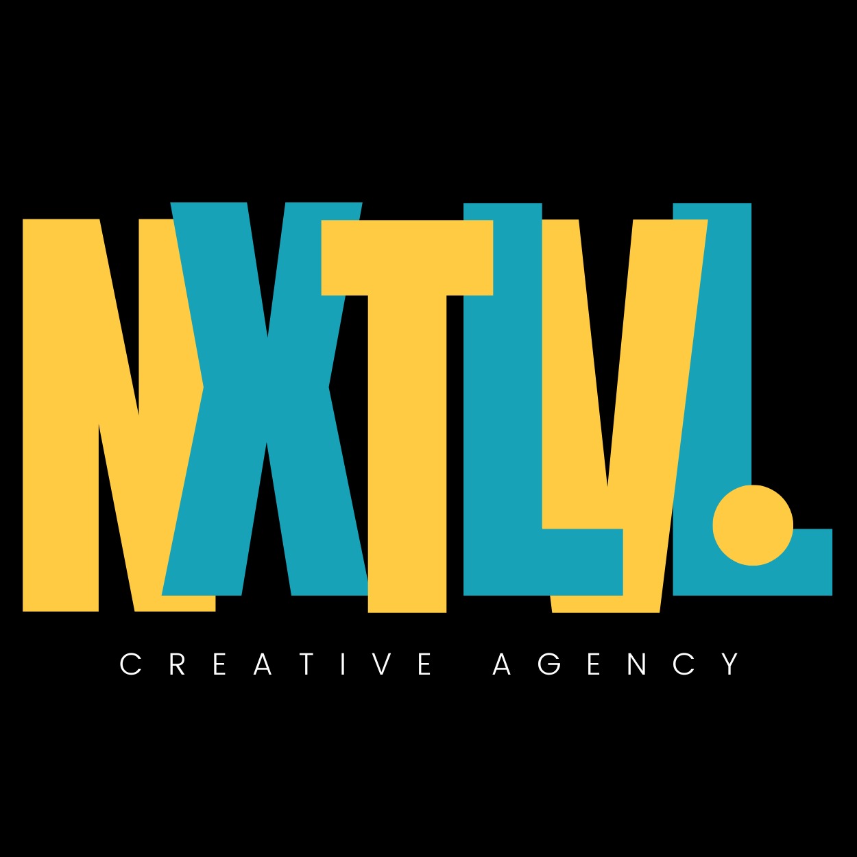 Logotyp firmy NXT LVL Creative Agency na czarnym tle, litery w kolorach żółtym i turkusowym.