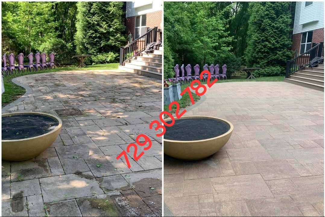 Porównanie stanu kostki brukowej przed i po czyszczeniu, widoczne różnice w kolorze i czystości, z elementami dekoracyjnymi: donica z czarną ziemią i rząd fioletowych krzeseł w tle.