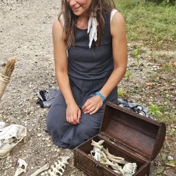 Gra terenowa. Czy dzieciom udało się zidentyfikować kości i ostatecznie uwolnić wszystkich, którzy zostali porwanie niegdyś przez Zbója Madeja? 