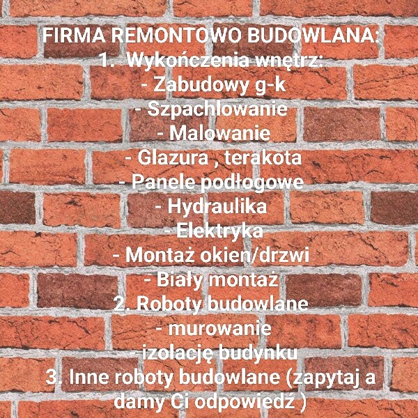 Tekst z ofertą firmy remontowo-budowlanej na tle ściany z czerwonej cegły, wymieniający usługi takie jak wykończenia wnętrz, zabudowy g-k, szpachlowanie, malowanie, glazura, terakota, panele...