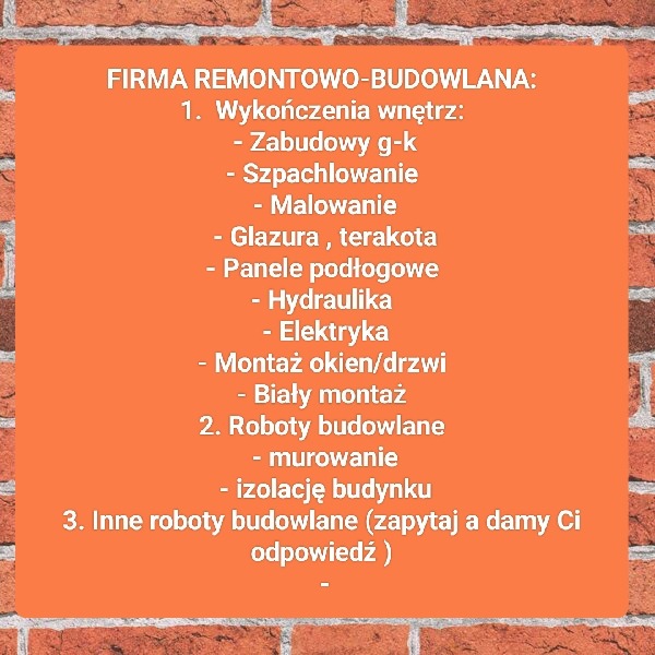 Pomarańczowa plansza z listą usług firmy remontowo-budowlanej na tle ceglanej ściany. Oferta obejmuje wykończenia wnętrz, zabudowy g-k, szpachlowanie, glazurę, terakotę, panele podłogowe...