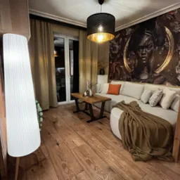 Wykończenie wnętrz: panele winylowe, tapety, lamele, montaż oświetlenia led